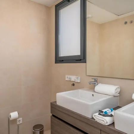 Serenity Sky Views Penthouse Appartement *